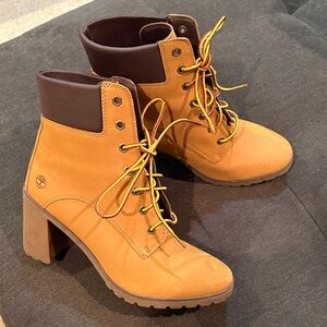 Timberland Women's Brown Heeled Lace-Up Boots size 9